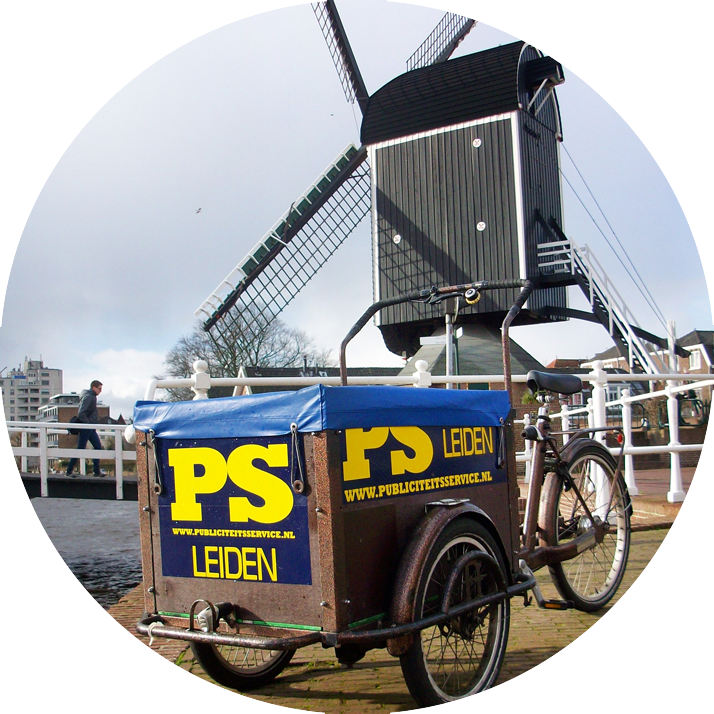 PS verspreidt posters, flyers en folders in Leiden